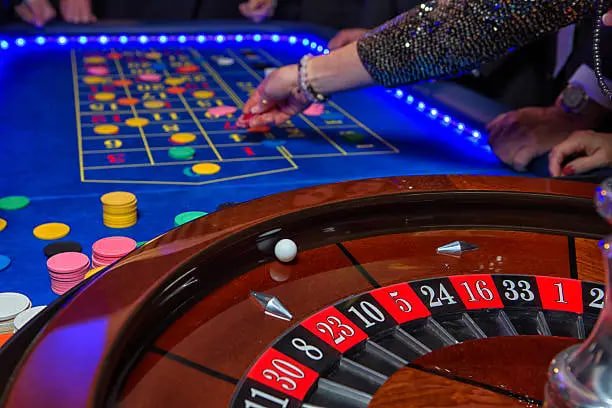 Filipino sports fan checking live betting odds on phww mobile platform